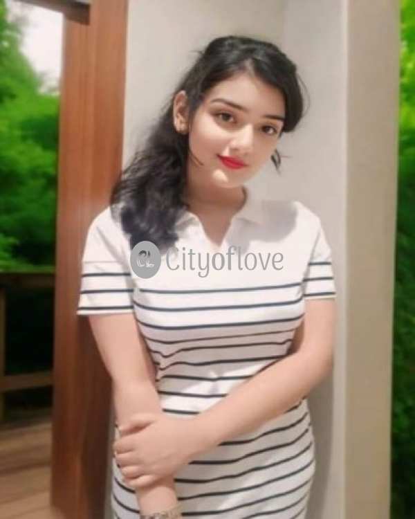 Housewife Lady Offers VIP Service in Cash Payment