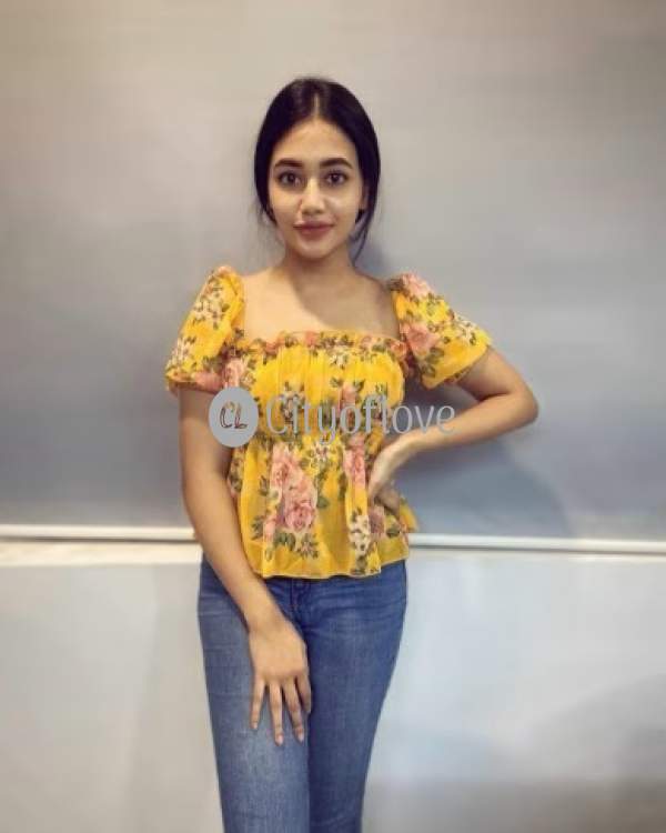 Stylish Look and Slim Figure Call Girl Give Proper Enjoyment