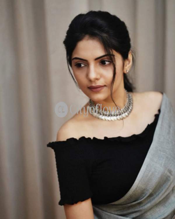 Most Beautiful Slim Call Girl High Profile Service