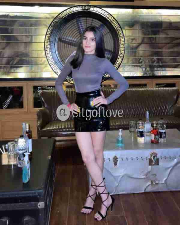 Most Beautiful Slim Call Girl High Profile Service