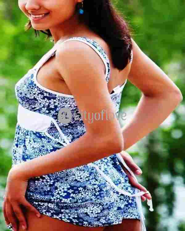 Attractive and Sensual Look Call Girl at Affordable Price