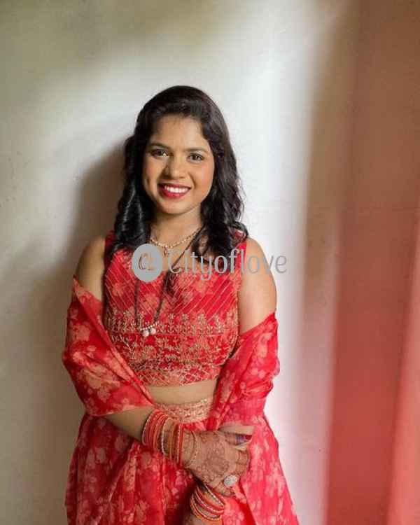 Attractive and Sensual Look Call Girl at Affordable Price