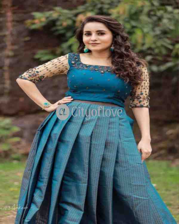 Attractive and Sensual Look Call Girl at Affordable Price